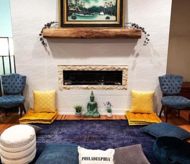 Northern Liberties House | MASSiVE Bohemian Oasis in Philly 5 Bdrm Sleeps 12