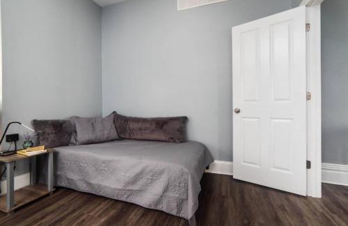 Manchester Apartment | Massive Home - GroupStay - Parking & Location