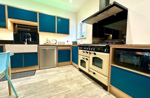 Winton House | Massive New House Sleeps 20+ Accepts Groups