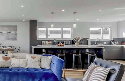 Pacifica House | Massive Themed 5BR w/Game Room/Hot Tub/Pool Table