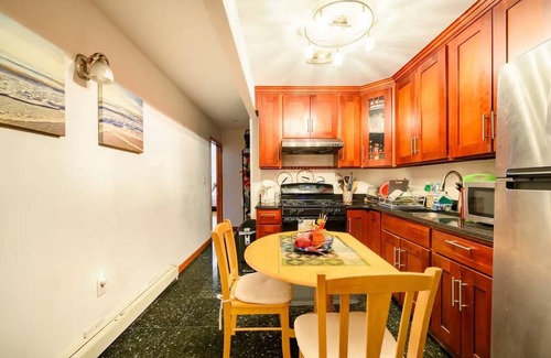 Queens Apartment | MASTER Bedroom apartment + Private Bathroom
