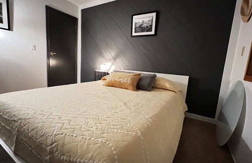 Truckee Bed & Breakfast | Master bedroom breakfast included