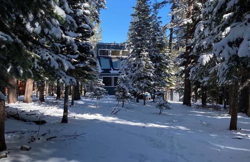 Truckee Bed & Breakfast | Master bedroom breakfast included