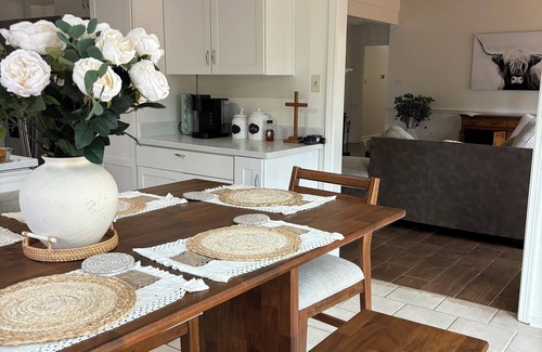 Cordova House | Master Room for traveling professionals, house with WiFi and AC