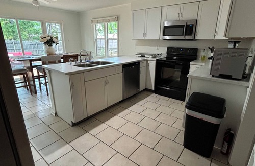 Cordova House | Master Room for traveling professionals, house with WiFi and AC