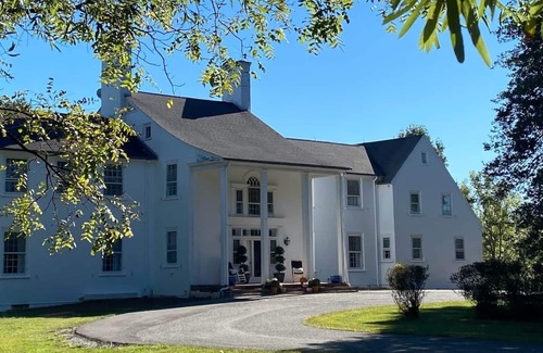 Mount Airy House | Master suite at The Vintage Oak Estate and venue