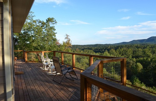 Mill Spring House | MASTERS MTN Retreat | Breathtaking views | Large deck areas ~ 25 min to TIEC