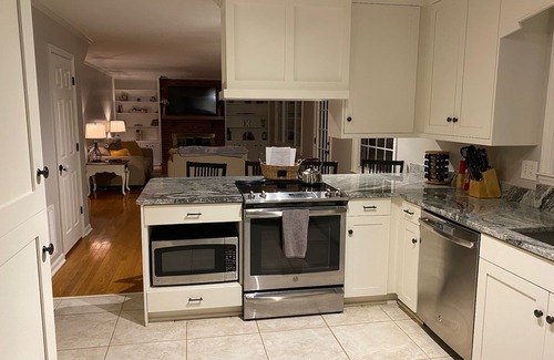 Montclair House | Masters Rental 4br 2.5ba; Less than 4mi from Augusta National with putting green