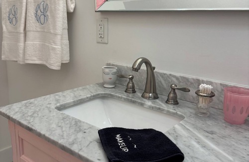 Forest Hills House | Masters Rental Charming 2-bedroom house great neighborhood!