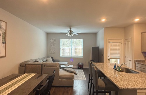 Graniteville House | Masters Retreat: Charming 2 bedroom 2.5 bath Townhome Near Augusta National!