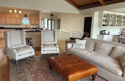 Lake Oconee Cottage | Master’s Week Charming 7-bedroom cottage with WiFi and AC on Lake Oconee