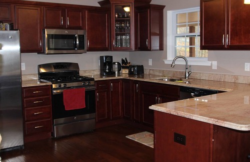 Lackawaxen House | Masthope 6 BR 4BA Contemporary Chalet Sleeps 16 Walk to the lodge slopes & pool