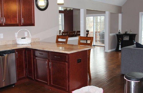 Lackawaxen House | Masthope 6 BR 4BA Contemporary Chalet Sleeps 16 Walk to the lodge slopes & pool