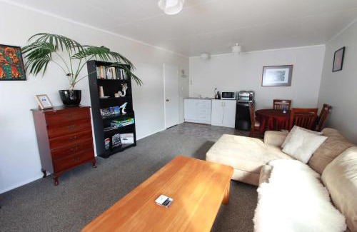 Onekaka Apartment | Matai Grove - Tranquil Bush Studio Retreat