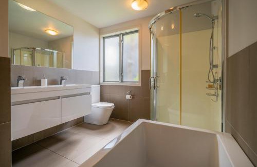 Matarangi Apartment | Matarangi Lakeside Gem - Golfers Dream!