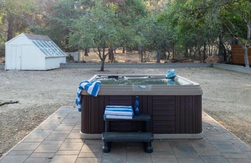 Santa Rosa House | Mataro by AvantStay Large Elegant Home in Santa Rosa w Hot Tub Games
