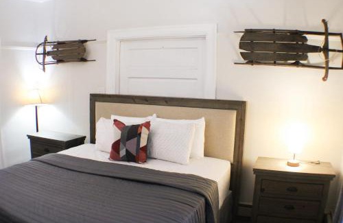Bloomfield Apartment | Mathilda Street Trio - The Lodge with King Bed