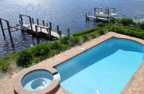 Matlacha House | Matlacha/Cape Coral - Kokopelli House - a three-story Key West style residence