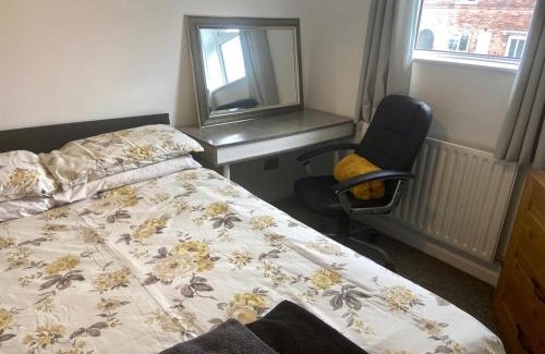 Cleethorpes House | Mauds House- 3 Bed & 2 bath with Double drive