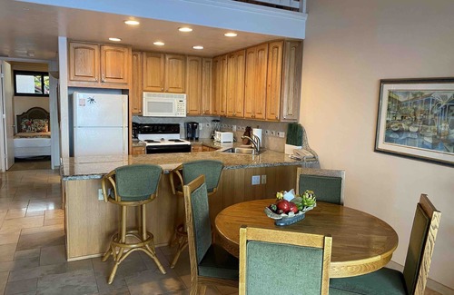 Honokowai Condo | Maui Budget Condo with Oceanfront Luxury at Papakea
