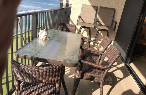 Honokowai Condo | Maui Budget Condo with Oceanfront Luxury at Papakea