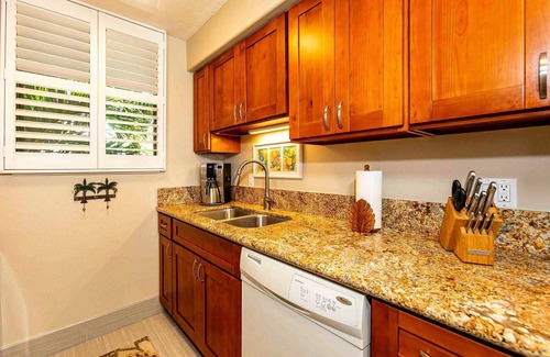 Maalaea Condo | Maui Oceanfront & Beach access deluxe Condo, pool, ocean views, seasonal whales