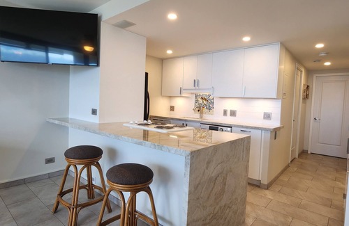 Maalaea Condo | Maui's Best OCEANFRONT Condo! See whales, turtles & sunrises from our lanai!
