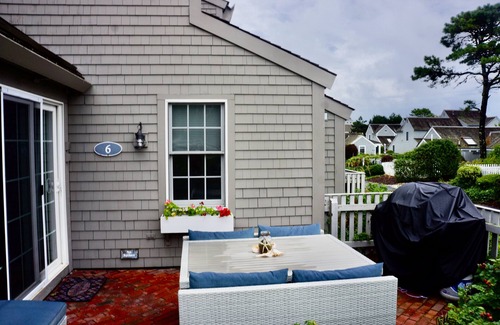 Mashpee House | Maushop - 6 Hammock Pond Rd