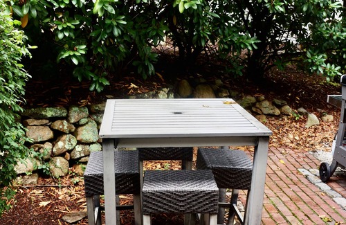Mashpee House | Maushop - 6 Hammock Pond Rd