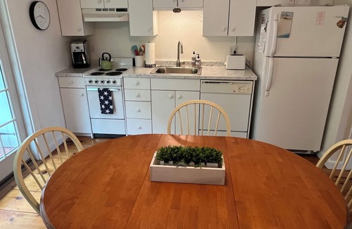 Mashpee Condo | Maushop Village short walk to Private Beach and Popponesset Marketplace