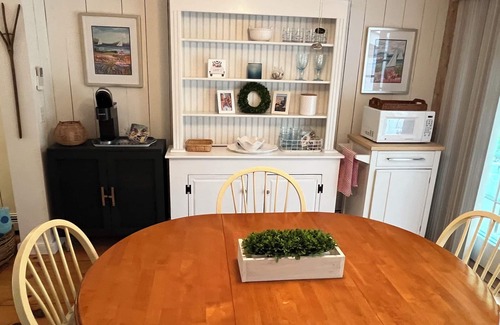 Mashpee Condo | Maushop Village short walk to Private Beach and Popponesset Marketplace