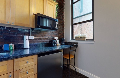 Columbus Apartment | Maverick Suites at 400 Columbus Ave