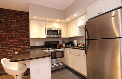 Columbus Apartment | Maverick Suites at 402 Columbus Ave