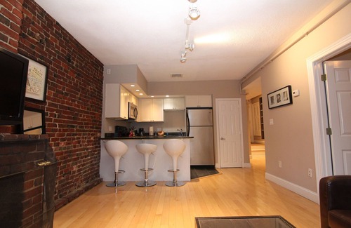 Columbus Apartment | Maverick Suites at 402 Columbus Ave