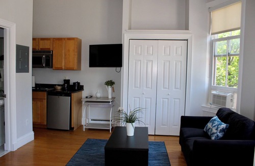 Columbus Apartment | Maverick Suites at 402 Columbus Ave