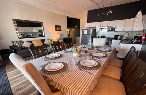 Union City House | Max NY View - Combination of 5 Beautiful Apartments, Sleeps 60+ 15 Mins to NYC