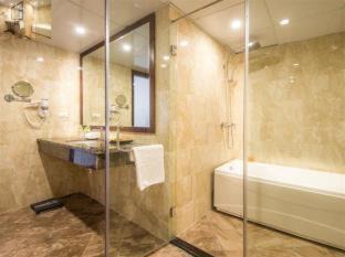 Hang Bac Hotel | MAY DE VILLE Lakeside Hotel