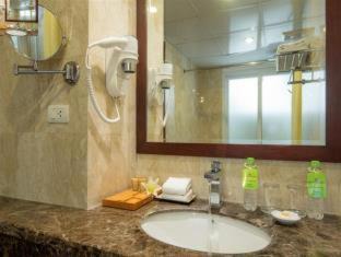 Hang Bac Hotel | MAY DE VILLE Lakeside Hotel