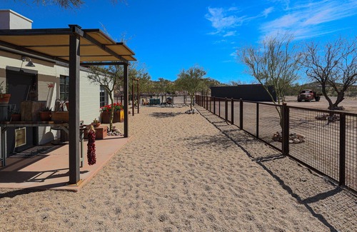 Wickenburg House | May-Sept Summer Rental/Dog Friendly/Horse Stalls/Month to Month