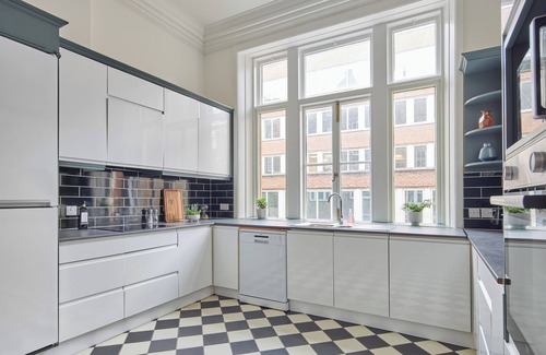 City of Westminster Apartment | Mayfair’s Finest | Spacious 3BR Luxury Stay