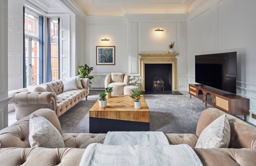 City of Westminster Apartment | Mayfair’s Finest | Spacious 3BR Luxury Stay