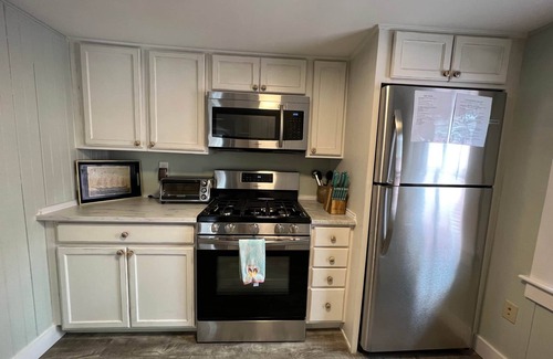 Plymouth House | Mayflower*sleeps 5*near beach*firepit*outdoor shwr*grill