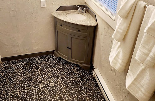 Williamstown House | Mayor's House w/ Playing Grand Piano & 2 Kitchens- 5 Minutes to Ark - Sleeps 16+