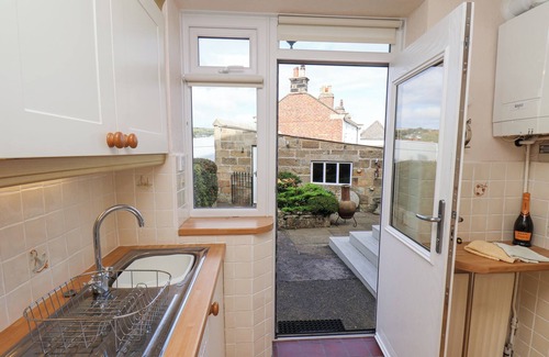 Fylingthorpe Cottage | Maypole Cottage