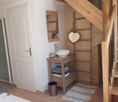 Saint-Quentin-la-Poterie Bed & Breakfast | Mazet des lavandes
