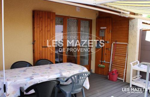 Saint-Martin-de-Bromes Apartment | Mazet l’Olivier