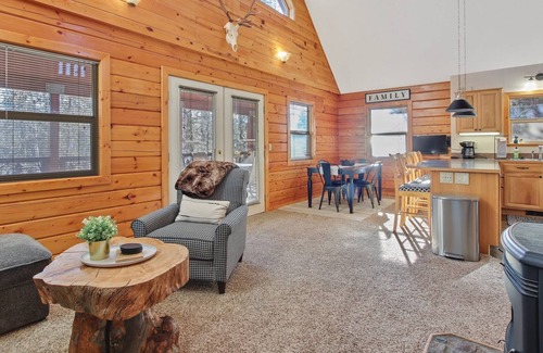 Bear Basin Estates Cabin | Mccall's Cozy Cottage Loft Cabin Retreat Walk to Lake