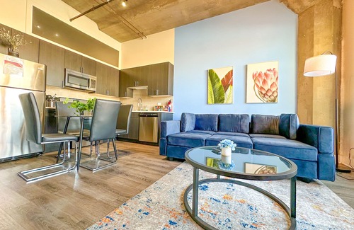 Near South Side Apartment | McCormick 2B/2Ba for up to 8 guests with Skyline view and Optional parking