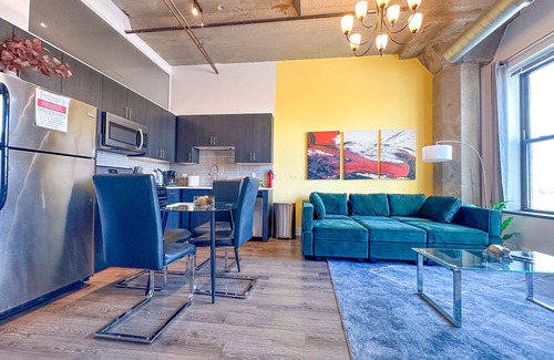 Near South Side Apartment | McCormick Place 2b/2b Skyline unit with optional parking for up to 8 guests