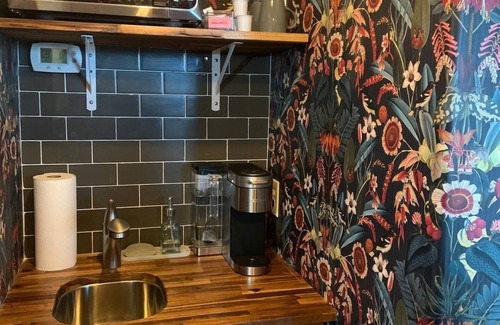Sweetwater Hotel | McCrary Suite-Remedies Inn, downtown historic